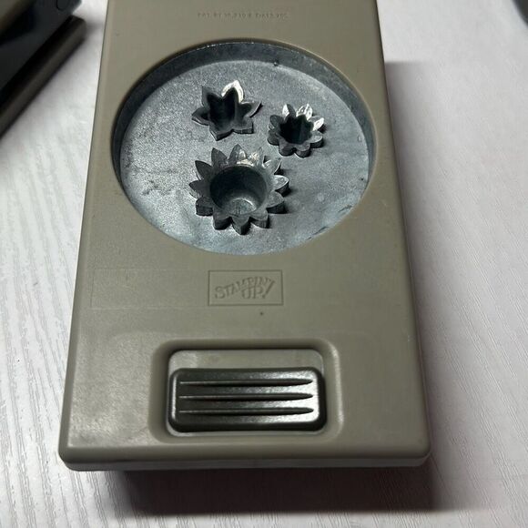 Stampin up! Scrapbooking Paper Punch Petite Petals XL Boho Blossoms Banner - Picture 7 of 8